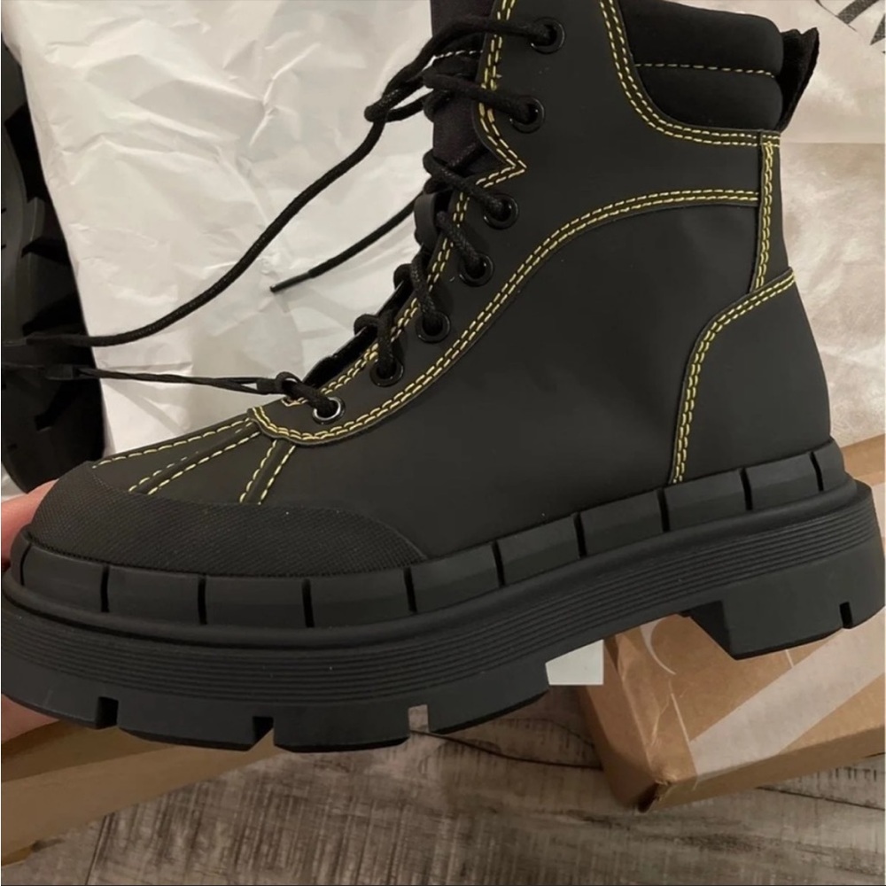 NWT Zara lug sole boots